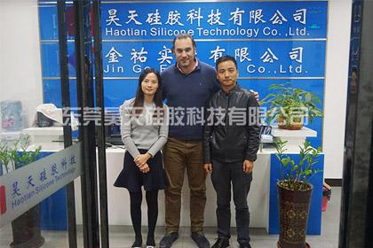 臺灣迪士尼貿易商參觀矽膠手機殼生產廠家