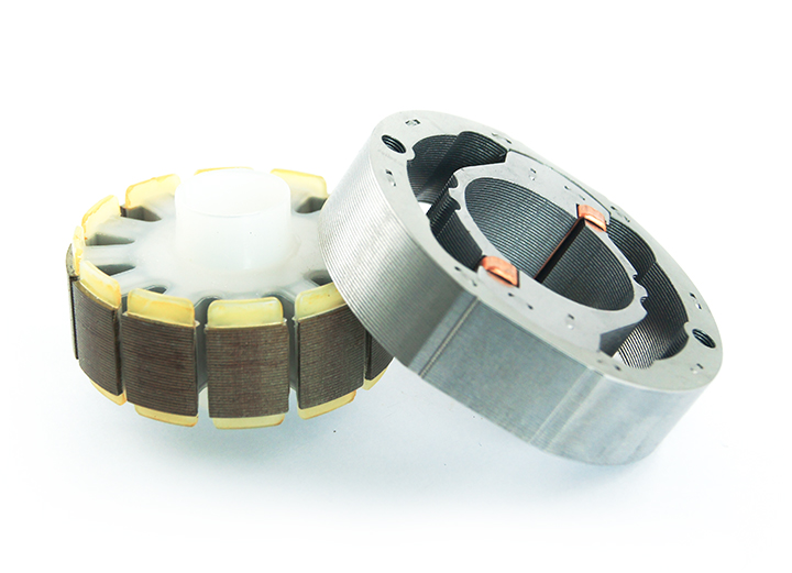 硅鋼片跟矽鋼片有什么區別? 硅鋼片與矽鋼片是不同時期的二種叫法.實際上是同一種東西. 矽。化學元素“硅”的舊稱。“矽”字,如“矽谷”(硅谷)。電工用硅鋼薄板俗稱矽鋼片或硅鋼片